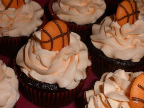 Basketball Treats, Ball Cupcakes, Basketball Cupcakes, March Madness Parties, Basketball Birthday Parties, Basketball Cake, Party Cupcakes, Nilla Wafers, Diy Cupcakes