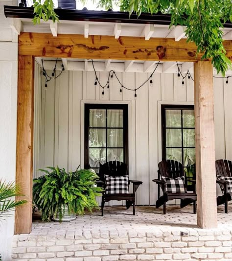 Get the modern Farmhouse look with Board and Batten - KWP Products Engineered Wood Siding, Board And Batten Exterior, Farmhouse Trends, Farmhouse Patio, Vertical Siding, Board And Batten Siding, Farmhouse Look, Siding Colors, Modern Farmhouse Exterior