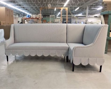 O. Henry House Upholstery on Instagram: "This custom sectional dining banquette with a whimsical, scalloped skirt is destined for a perfect Sunday brunch spot! Upholstered in @howe36bournestreet Humburg Ticking for @ericaburnsinteriors #DesignShowroom: @johnrosselliassociates DC #ohhstyle #ohenryhouse #johnrosselliassociates #ericaburnsinteriors #washingtondesigncenter #wdcdesign #homefurniture #banquette #customfurniture #dcinteriors" How To Make Banquette Seating, Scalloped Banquette Seating, Sofa As Dining Seating, Scalloped Banquette, Skirted Banquette, Sunroom Banquette, Banquette Living Room, Small Banquette Seating, Dining Room Banquette Seating