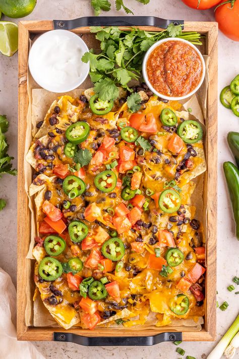 Nachos In The Oven, Nachos In Oven, Vegetarian Sheet Pan, Sheet Pan Nachos, Pan Nachos, How To Make Nachos, Bean Nachos, Nachos Ingredients, Vegetarian Nachos