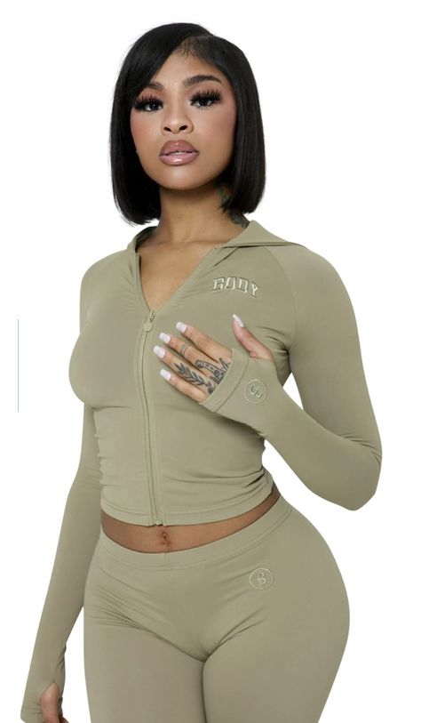 body by raven tracy Body By Raven Tracy, Jogger Outfits, Outfits Sweatpants, Raven Tracy, Footed Leggings, Joggers Outfit, Medium Skin Tone, Sweatpants Set, Cotton Leggings