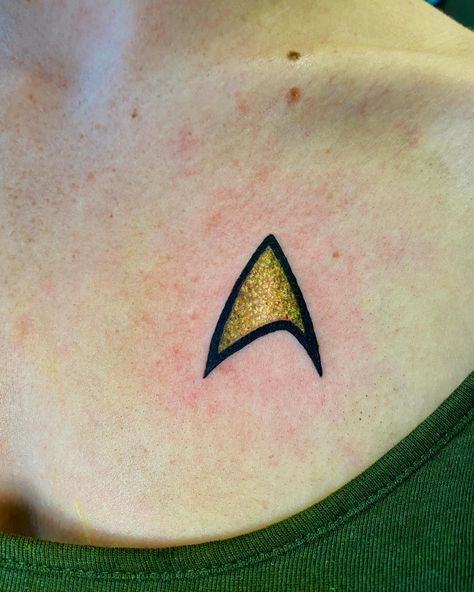 ✨ glitter tattoo ✨ Would love to do more glitter! Thank you @laynalund for trusting me with this one 🖖🏼 #startrek #startrektattoo #startrekdiscovery #startrekpicard #startrektng #startrektos #nerdytattoos #nerdtattoo #videogametattoo #tacomawashington #tacomaartist #gigharborwashington #pnwtattoos #pnwartist #pnwart #tattooartist #tacomaarts #seattletattoos #tacomawa #tacomatattoo #tacomaart #seattleart Halo Tattoos, Star Trek Tattoo, Halo Tattoo, Gig Harbor Washington, Ma Tattoo, Nerdy Tattoos, Nerd Tattoo, Video Game Tattoo, Star Trek The Next Generation