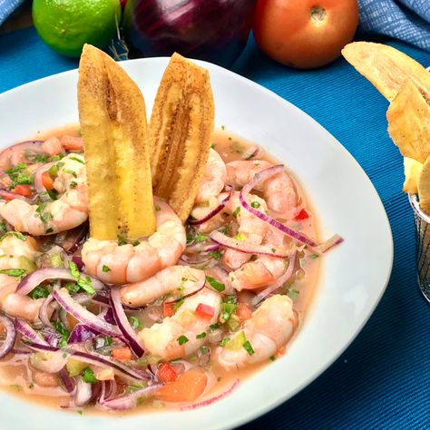 Delicioso Ceviche de Camarones Ecuatoriano, un plato con un equilibrio perfecto de sabores, súper refrescante, delicioso y muy fácil de elaborar. Videos paso a paso en:   https://elmundoenrecetas.com/receta/receta_de_ceviche_de_camarones . #ceviche #cevichedecamarones #cocinaecuatoriana #recetas #recetasfaciles #recetassaludables #mariscos #recetassanasysencillas #recetasrapidas #tasty #yummy #marisco #comer #healthy #cocinando #instafood #eating #delicioso #food #cocinarica #recetasfitness Ecuadorian Food, Fish Pasta, Ceviche Recipe, Seafood Entrees, Peruvian Recipes, Cooking Accessories, Shrimp Recipes, Chicken Breast Recipes, Fish And Seafood