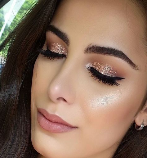 Rose Gold Glam✨ Magnificent Metals Glitter & Glow in Rose Gold Retro via @bahareh.za No Glitter Eye Makeup, Makeup For Rose Gold Dress, Types Of Makeup Looks, Bold Eye Makeup, Stila Cosmetics, Holiday Makeup Looks, Eye Makeup Styles, Junior Prom, Bedtime Prayer