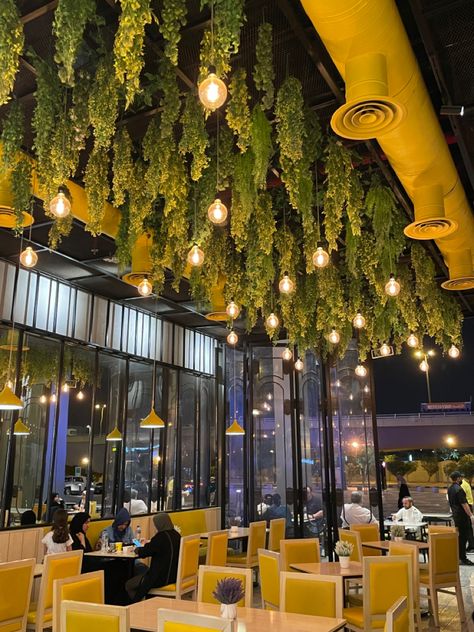 Restaurant Ceiling Ideas, Nightclub Design Lighting, Outdoor Restaurant Patio, Pub Interior, Green Lounge, House Wall Design, Nightclub Design, Restaurant Patio, Coffee Shop Bar