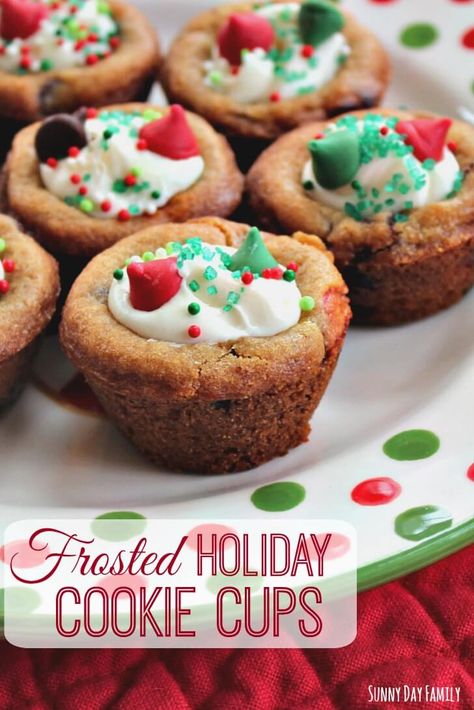 Easy Frosted Holiday Cookie Cups! Use refrigerated cookie dough to make these delicious treats for your Christmas party or a plate for Santa! Fun to make and decorate - your family will love them! Easy Xmas Dessert, Christmas Cookies To Make, Mmm Cookies, Xmas Cookies Recipes, Easy Christmas Cookies, Chocolate Chip Cookie Cups, Easy Holiday Cookies, Refrigerated Cookie Dough, Cookie Cups Recipe