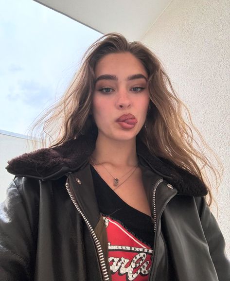 Lizzie Greene, Lizzy Greene, Elizabeth Anne, Girl Crushes, Beautiful People, New Look, Gif, Instagram Photos, Photo And Video