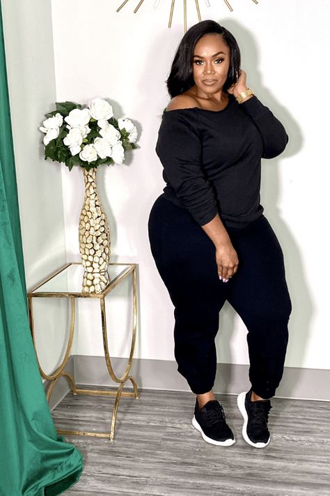 All Black Casual Outfit Plus Size, Black Sweatpants Outfit Plus Size, Plus Size Outfits With Tennis Shoes, Plus Airport Outfit Plus Size, Sneaker Plus Size Outfit, The Nita Danielle, Plus Size Casual Chic Outfit, Casual Fall Outfits Plus Size Sneakers, Comfy Chic Outfits Plus Size