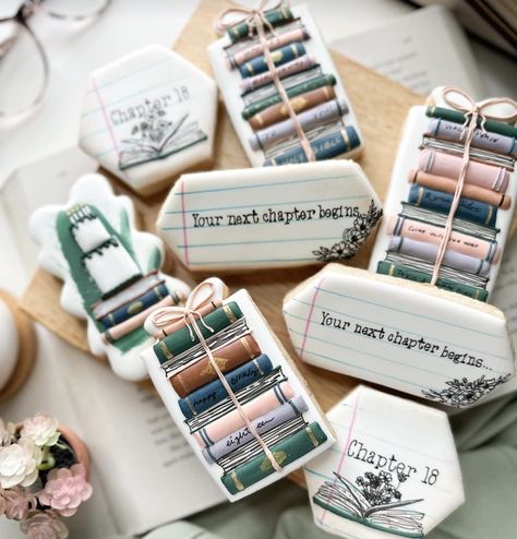 Book Lovers Wedding, Book Themed Party, Book Themed Wedding, Storybook Baby Shower, Bridal Shower Cookies, Graduation Cookies, Fancy Cookies, Book Party, Cookies Decorated