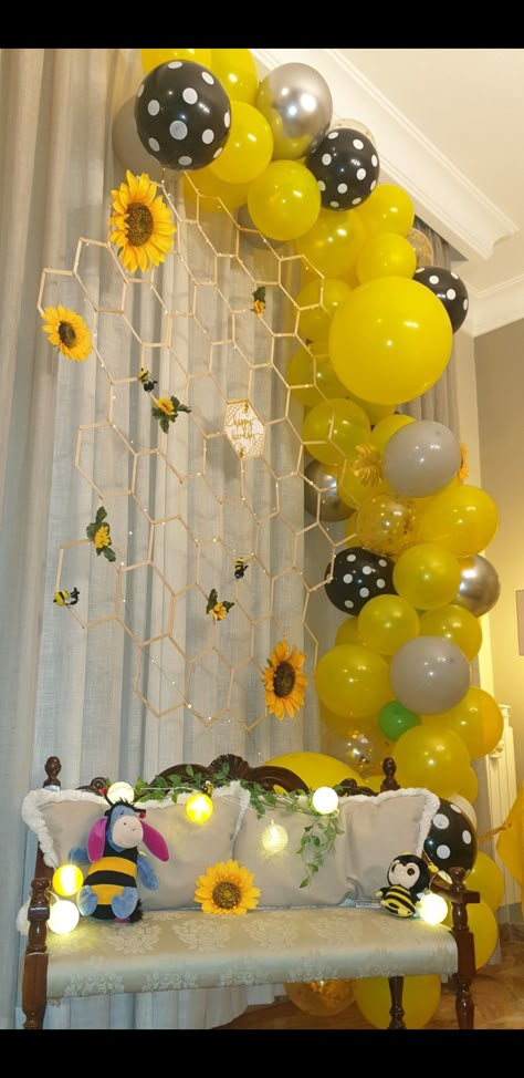 Honey Bee Birthday Party Decorations Diy, Bee Themed Birthday Party Backdrop, Honey Bee Backdrop, Bee Party Backdrop, Bee Garland Diy, Diy Bee Theme Decor, Bee Photo Backdrop, Honey Bee Birthday Party Decorations, Bee Day Backdrop