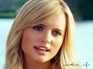 Madison Riley Riley Wallpaper, Madison Riley, Mandy Moore, Long Bangs, Celebrity Pictures, American Actress, Cool Pictures, Beauty Hacks, Hair Makeup