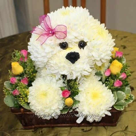 Carnation Puppy, Animal Flower Arrangements, Puppy Flowers, Dekoratívne Vence, Flower Toy, Unique Flower Arrangements, Diy Arrangements, Creative Flower Arrangements, Flower Arrangements Simple