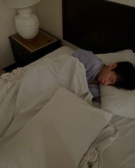 Jay Sleeping, Sick Boy, Couple Sleeping, Boyfriend Pranks Pictures, Music Video Song, Cute Couple Wallpaper, Aesthetic Boy, Instagram Pose, Ulzzang Boy