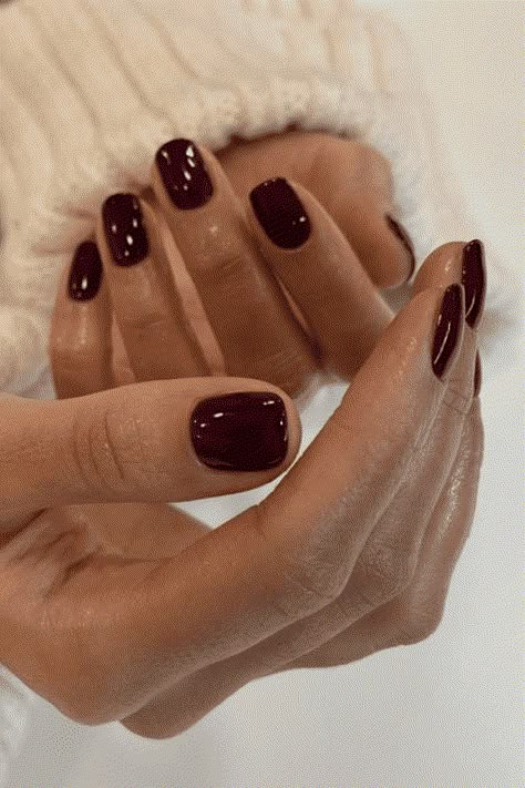 11 Best Nail Colors for Short Nails to Steal the Spotlight! Maroon Nails On Brown Skin, Short Gel Nails January, Fall Nails For Dark Skin Tone, Short Sqovalnails, Wine Pedicure, Burgundy Dip Nails, Short Round Nails Fall, September Toe Nails Color, Fall Wedding Guest Nails