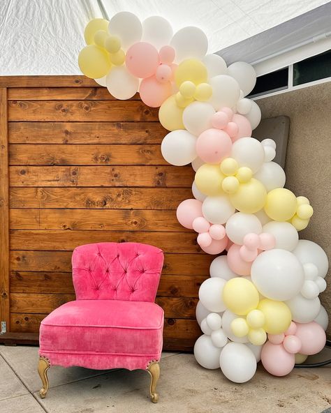 August stills that needed a feature on the grid ✨ 1. 8’ standard garland, colors: white, pastel pink, and pastel yellow 2. 10’ Kuromi custom garland with mylar add-on, colors: black, violet, and lilac 3. Custom Celebration Stack for a 60th birthday fiesta! 4. 8’ standard garland for Chick-Fil-A’s backpack giveaway promo, colors: lime green, rosewood, white, and royal blue August is full of events! From back-to-school, bridal and baby showers, and birthdays; adding a balloon garland or C... 60th Birthday Fiesta, Balloon Pillars, Birthday Fiesta, Yellow Balloons, White Pastel, Pink Balloons, Chick Fil A, Pastel Yellow, Balloon Arch