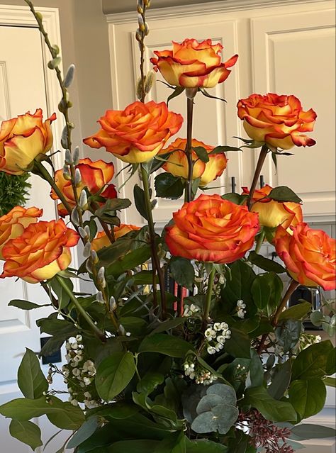 Orange yellow sunset long stem roses Sunflowers And Orange Roses, Red And Orange Roses, Yellow And Orange Roses Bouquet, Orange Roses Aesthetic, Orange Red Roses, Orange Rose Bouquet, Yellow And Orange Roses, Orange Rose Varieties, Orange Party