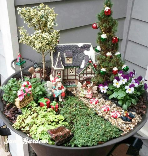 My Christmas Fairy Garden 2017 Winter Fairy Garden, Christmas Fairy Garden, Garden Paradise, Garden Chic, Fragrant Roses, Mini Fairy Garden, Garden Christmas, Garden Quotes, Garden Terrarium