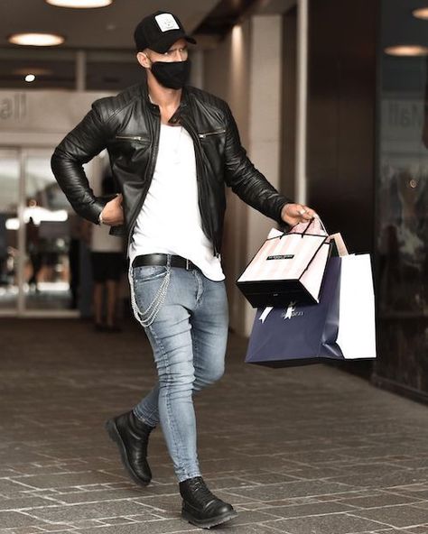 Menswear Outfits, Leather Jacket Outfit Men, Cafe Racer Leather Jacket, Cafe Racer Jacket, Suits Men Business, Tee Shorts, Vans Converse, Stylish Men Casual, Hoodie Streetwear