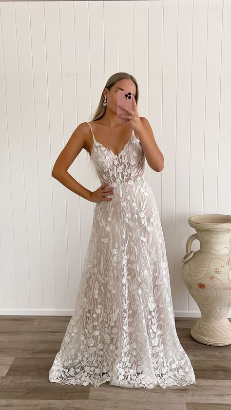 Maddie Lane Wedding Dress, Wedding Dress With Daisies, Daisy Wedding Dress, Wedding Dress Pregnant, Montana Wedding Dress, Madi Lane Wedding Dress, Wedding Dresses Pregnant, Madi Lane Bridal, Wedding Fairytale