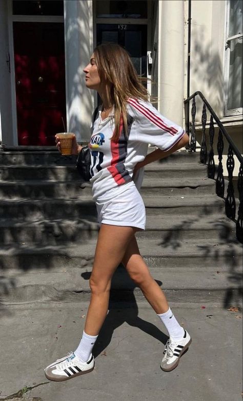 Adidas Skirt, Adidas Samba Outfit, Samba Outfit, Skandinavian Fashion, Sporty Outfits, Adidas Samba, Mode Inspiration, Fashion Killa, Outfits Casuales