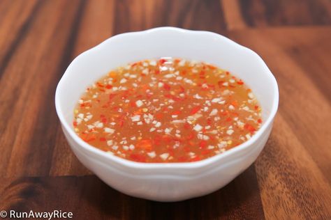 Dipping Sauce For Fish, Nuoc Cham Sauce Recipe, Chinese Dipping Sauce, Nuoc Mam Recipe, Fish Sauce Recipe, Vietnamese Fish Sauce, Sauce For Fish, Easy Vietnamese Recipes, Vietnamese Fish