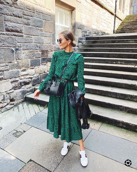 50 Dresses, Midi Dress Outfit, Mode Inspo, Autumn Outfit, 여자 패션, Dress With Sneakers, Looks Style, Autumn Fashion Women, Mode Inspiration