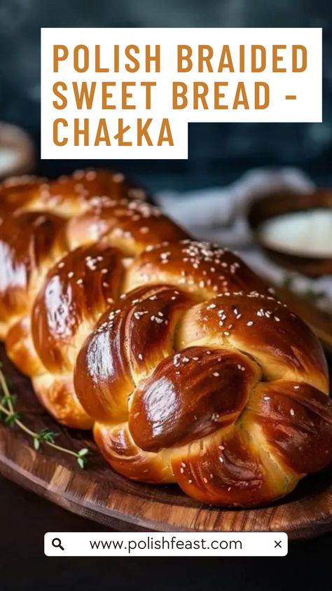 This delicious, soft and sweet bread is the perfect addition to your breakfast. Our Polish Chałka Recipe is simple and quick to prepare! Braided Sweet Bread, Polish Bread, Polish Breakfast, Polish Baking, Tartare Recipe, Polish Desserts, Braided Bread, Challah Bread, Fruitcake Recipes