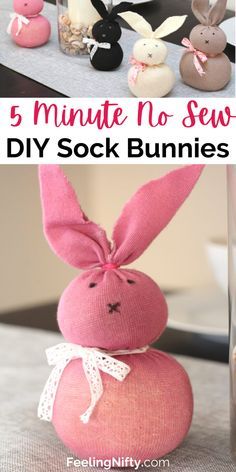 No Sew Sock Bunny, Sock Bunnies, Easter Bunny Craft, Fabric Carrots, Diy Easter Bunny, Diy Osterschmuck, Sock Bunny, Bunny Craft, Diy Socks