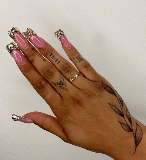 Virgo Neck Tattoo, Virgo Tattoo, Neck Tattoo, Cute Tattoos, Acrylic Nails, Tattoos, Nails