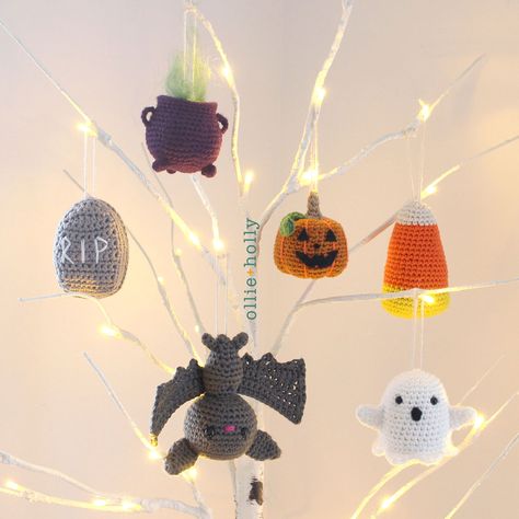 Free Halloween Tree DIY Ornaments Amigurumi Crochet Collection Diy Halloween Tree, Crochet Ornament Patterns, Crochet Halloween, Adornos Halloween, Crochet Collection, Halloween Tree, Halloween Crochet Patterns, Crochet Ornaments, Halloween Ornaments