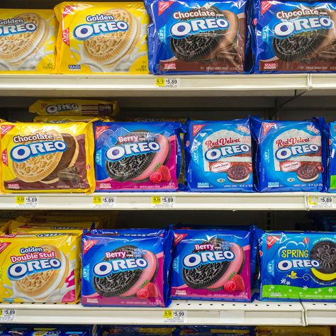 Oreo Is Adding A New Cookie Flavor For Spring—And It's Not Lavender! Oreos Aesthetic, Healthy Mcdonalds, Weird Oreo Flavors, Collagen Rich Foods, Oreo Cookie Flavors, Discontinued Food, Taco Bell Recipes, Food Doctor, Spicy Chocolate