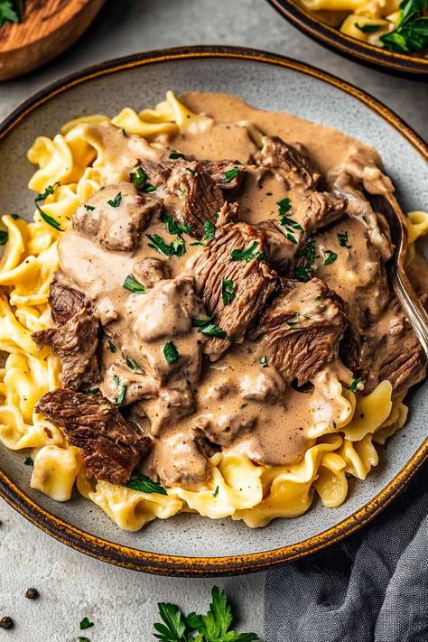 Beef Stroganoff with Egg Noodles Easy Dinner Comfort Foods, Stroganoff Beef Tips, Beef Stroganoff Over Mashed Potatoes, Easy Healthy Meal For One, Healthy Family Weeknight Dinners, Stretch Meals Families, Meal For 2 Ideas, Best Family Meals, Special Dinner Ideas For Two