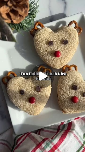 Alexi McIntosh - Family & Toddler Meals on Instagram: "Fun Christmas Lunch for Kids - Rudolph Sandwich. 🎄 🦌 

It’s a fun way to add a touch of Christmas magic to your kids’ meals! 

 Use pretzel antlers, chocolate chip eyes, and a red berry nose to bring Rudolph to life. 

You can use your favorite spreads from Nutella to nut butters, nut-free butter or jam. 

#kidfriendlyrecipes #christmasrecipes #toddlermeals #toddlersnack #christmaswithkids #kidschristmas #christmaslunch #toddlermom #toddlermealideas #kidsmeals #lunchideasforkids" Christmas Lunch Kids Ideas, Christmas Themed Lunch For Kids, Christmas Lunch For Kids, Christmas Kids Lunch, Kids Christmas Lunch, Christmas Lunch Kids, Small Group Snacks, Christmas Diy Snacks, Group Snacks