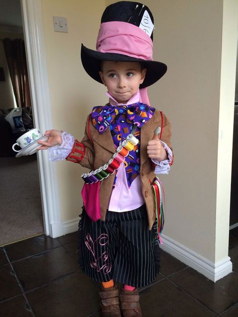 Mad Hatter Easy Costume, Easy Mad Hatter Costume, Diy Mad Hatter Costume, Mad Hatter Diy Costume, Mad Hatter Costume Kids, Easy Book Week Costumes, Mad Hatter Outfit, Alice Halloween, Hatter Costume