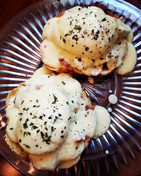 Creamy Mock Hollandaise Sauce Ham And Cheese Egg Bites, Egg Keto Breakfast, Bacon Egg And Cheese Sliders, Egg And Cheese Sliders, Bacon Egg And Cheese Casserole, Best Hollandaise Sauce, Low Carb Egg Recipes, Sauce For Broccoli, Vegan Hollandaise Sauce