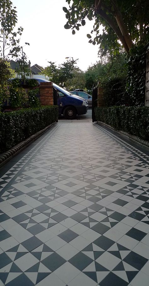 Black And White Driveway, Front Yard Tiles Ideas, Black And White Terrace, Tiled Front Porch, Verandah Tiles, Garden Walkway Ideas, Walkway Design Ideas, Victorian Mosaic Tile, Victorian Front Garden