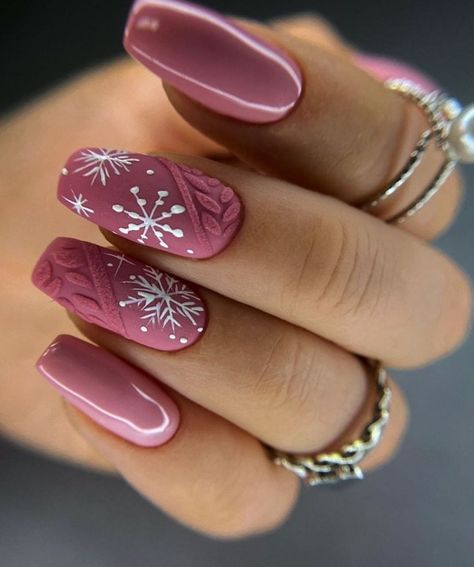 Pink Nails Winter, Winter Nails Pink, Pink Christmas Nail, Unghie Sfumate, Unghie Nail Art, Christmas Gel Nails, Sweater Nails, Pretty Nail Art Designs, Snowflake Nails