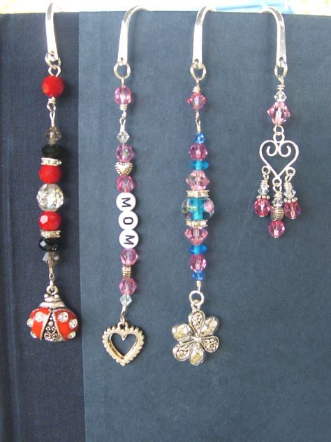 shepherds hook bookmarks in swarovski crystal, sterling, glass, and pewter...handmade by me =) Diy Bookmarks Easy, Wire Bookmarks, Charm Bookmark, Bible Bookmark, Bookmark Craft, Beaded Bookmarks, Diy Bookmarks, Metal Bookmarks, Beadable Products