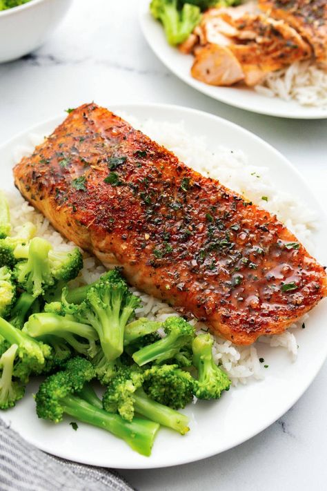 This easy air fryer salmon recipe has a delicious brown sugar rub that cooks tender, flaky salmon with crisp seared edges in 7-9 minutes. Salmon Air Fryer Recipes, Easy Air Fryer Salmon, Salmon Air Fryer, The Cooking Jar, Cook Frozen Salmon, Healthy Salmon Dinner, Air Fryer Recipes Salmon, Air Fryer Salmon, Recipes Salmon