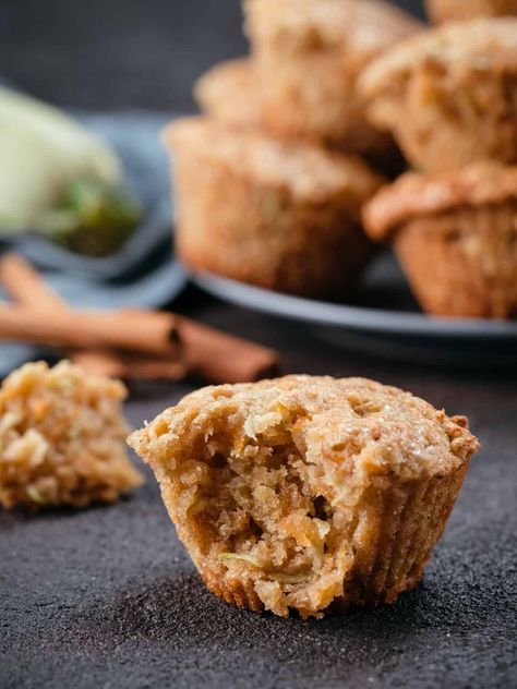 Gluten Free Apple Cinnamon Muffins, Healthy Apple Cinnamon Muffins, Cinnamon Muffins Recipe, Pecan Muffins Recipe, Muffins Apple, Apple Cinnamon Muffins Recipe, Calorie Breakfast, Pecan Muffins, Gluten Free Stuffing