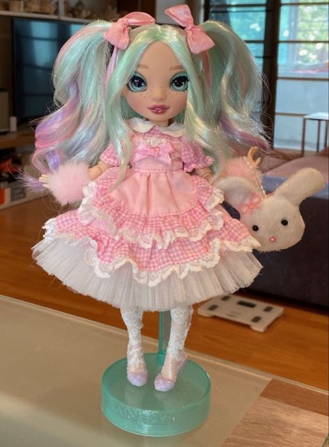 From @bamsbarbiebureau on instagram Custom Rainbow High Dolls, Rainbow High Restyle, Rainbow High Custom, Doll Aesthetic, Fantasy Art Dolls, Rainbow Fashion, Ooak Art Doll, Dream Doll, Rainbow High