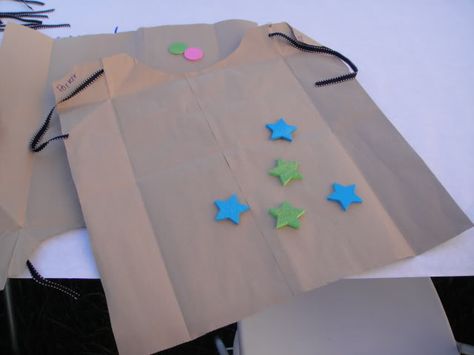 Paper Bag Super Hero Cape. Kindergarden or first grade. Superhero Cape Craft, Diy Superhero Cape, Superhero Preschool, Superhero Week, Summer School Themes, Superhero Camp, Paper Flowers Diy Wedding, Super Hero Capes, Superhero Vbs