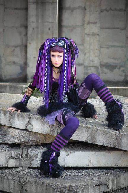 Strange Fashion Trends That Are Strangely Popular Cybergoth Fashion, Industrial Goth, Cybergoth Style, Rave Babe, Goth Outfit, Cyberpunk Clothes, Gothic Girl, Cyberpunk Fashion, Weird Fashion