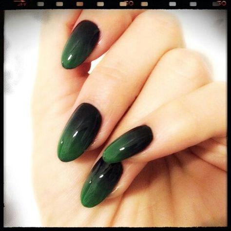 Black Nail Green Tip, Nail Green And Black, Black And Forest Green Nails, Black With Green Nails, Green Black Ombre Nails, Black Green Ombre Nails, Green And Black Ombre Nails, Black And Green Ombre Nails, Ombre Nails Green