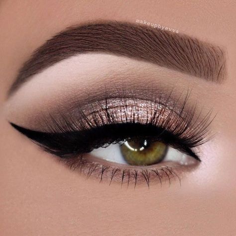 Are you looking for some fun new makeup looks for your gorgeous green eyes? Check out these hot makeup trends that will make your eyes sparkle and shine! Pageant Makeup, Make Up Designs, Eyeliner Tips, Makeup Tip, Hot Makeup, Beautiful Eye Makeup, Makijaż Smokey Eye, Eye Makeup Tips, Eye Makeup Art