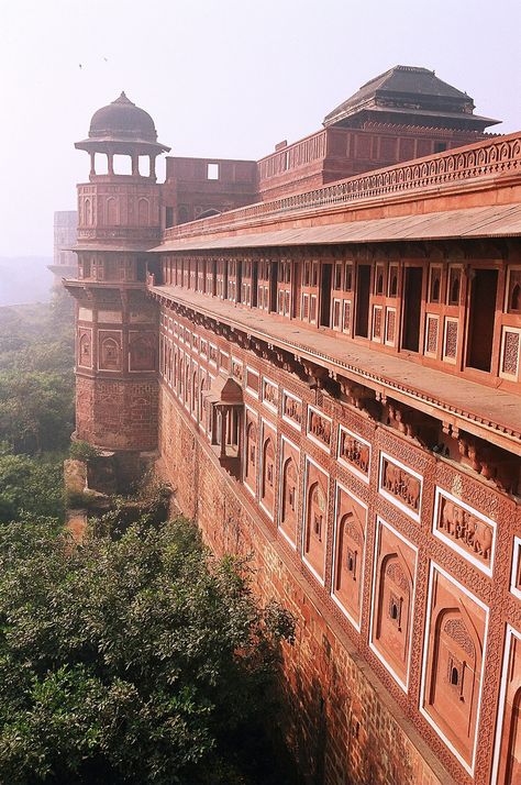 The Red Fort was the residence of the Mughal emperor of India for nearly 200 years, until 1857. It is located in the centre of Delhi and houses a number of museums. Red Fort Agra, Mongolian Empire, تاج محل, Amber Fort, India Tourism, India Trip, Agra Fort, Amazing India, Red Fort