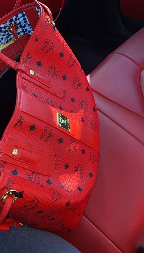 Red Mcm Bag Outfit, Pink Mcm Bag, Mcm Bag Outfit, Mcm Purse, Tote Bag Outfit, Mcm Bag, Luxury Lifestyle Fashion, Luxury Bags Collection, Handbag Essentials