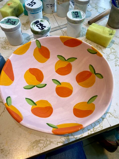 Pottery Painting Fruit Bowl, Fruit Bowl Pottery, Peach Ceramic, Pottery Idea, Ceramic Designs, Diy Dish, Diy Pottery Painting, Color Me Mine, Creative Juice