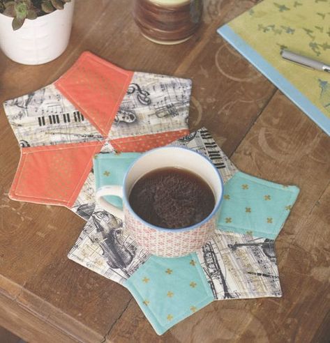 Missouri Star Mug Rugs, Periwinkle Table Topper, DIY Coasters Easy Quilting Projects, Sewn Gifts, Simple Holiday Gifts, Easy Quilting, Quilted Christmas Stockings, Missouri Star Quilt Company, White Elephant Gifts Exchange, Table Quilts, Holiday Gift Card