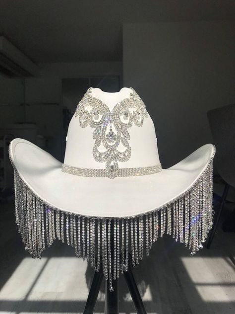 Fringe Cowgirl Hat, Vestidos Country, Space Costume, Cowgirl Hats Western, Bridesmaids Outfits, Space Costumes, Fest Outfits, Wedding Country, Rhinestone Fringe